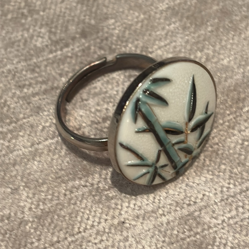 Elegant Bamboo Design Ring in Silver and Green 5.5-6.5